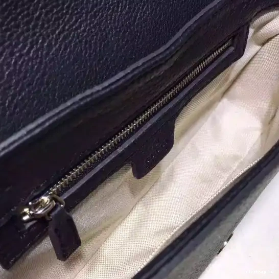 First bag ru bag Gucci soho chain 0628